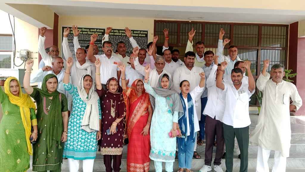 Emergency meeting of public representatives in BDPO office, protest motion passed against insult of minister