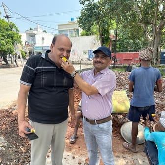 Sector-6 resident Rambhaj Nehra got the potholes filled at his own expense, the councillor praised him
