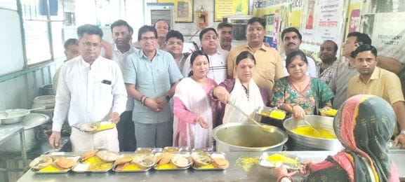 Food service at Rotary kitchen on death anniversary