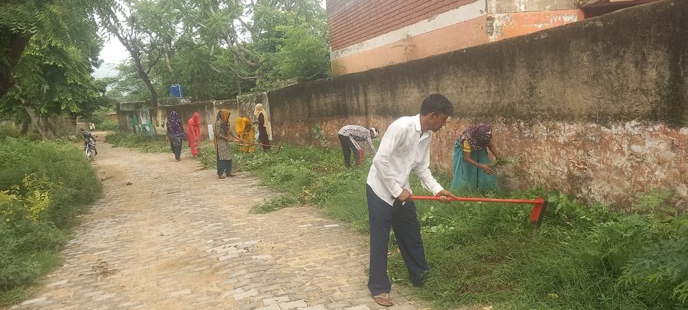 Cleanliness drive conducted in Karia, Jhigawan, Sisoth