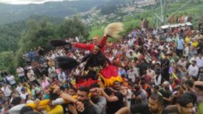 Devdangars of three villages in Devidhar gave blessings of happiness and prosperity.