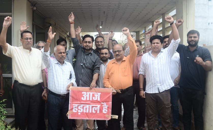 Strike against privatisation affects business worth Rs 30 crore