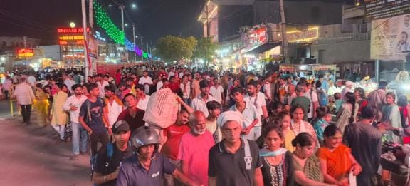Crowds of devotees gathered in Vrindavan on Guru Purnima