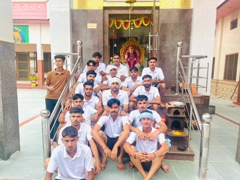 Shiv devotees left for Gomukh to get Dak Kanwad