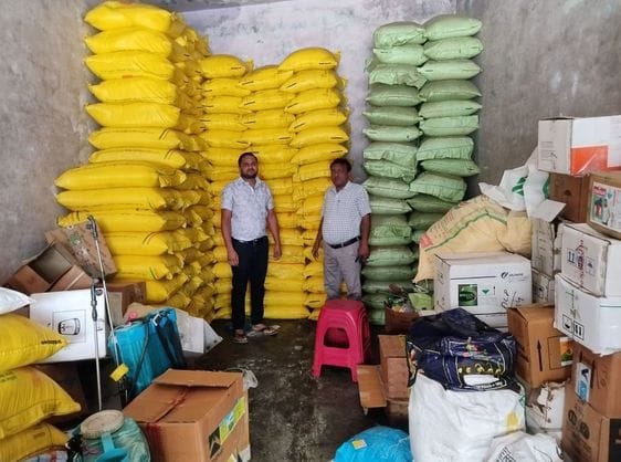 Fertilizer black marketing exposed in Alapur, shopkeepers fled as soon as raid took place