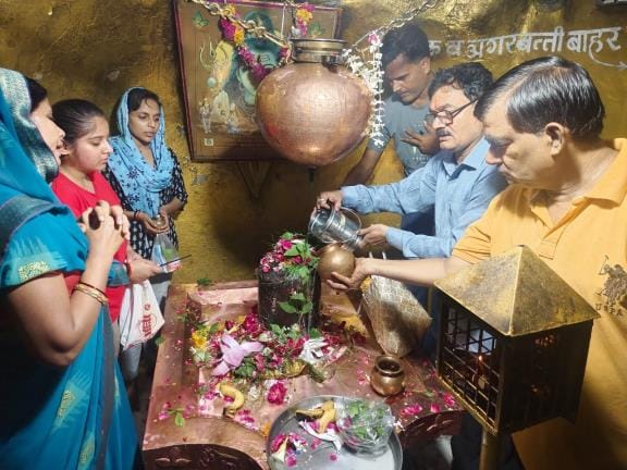 On the first day of Sawan, the Shiva temple resounded with Har-Har-Bam-Bam