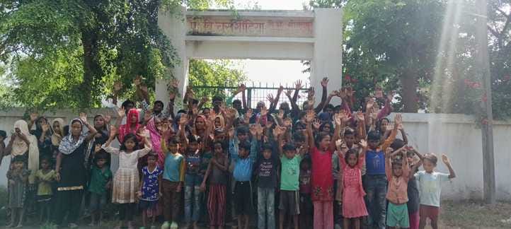 Children and parents protested against the merger of schools, demonstrated at the school gate