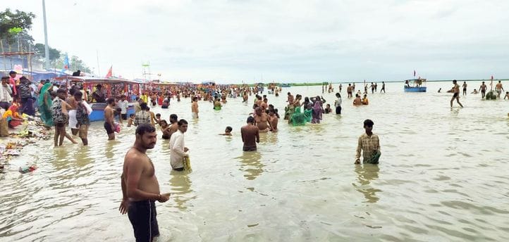 On Guru Purnima, devotees took a holy dip in the Ganga