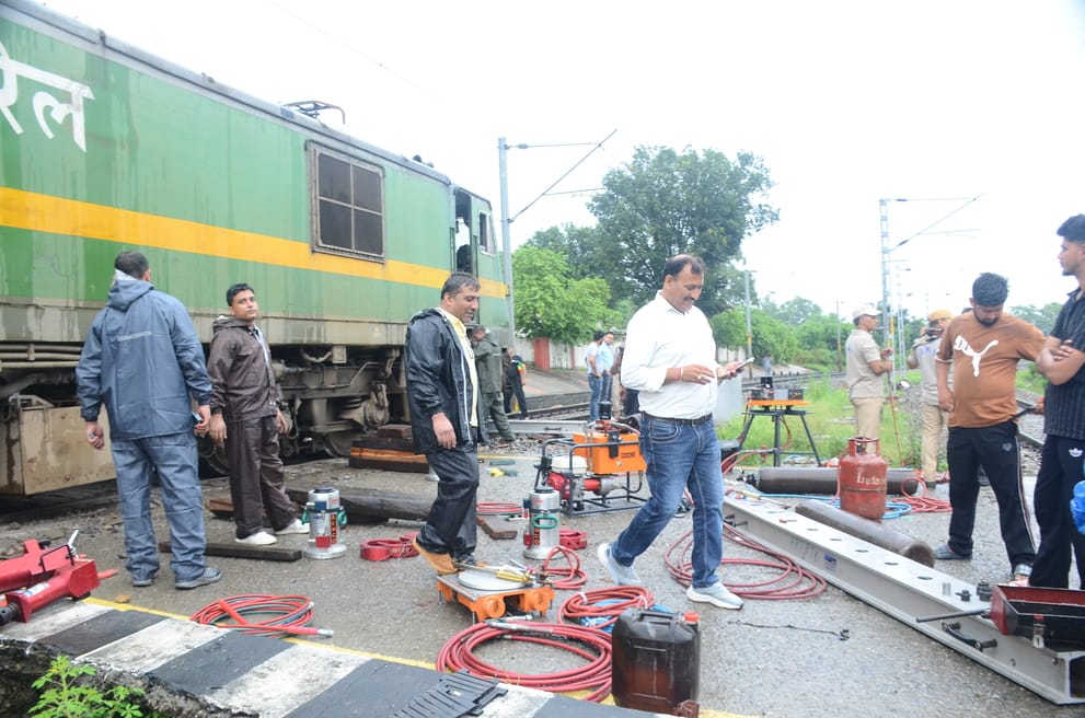 Trains ran on only one track in Kathua due to derailment of goods train