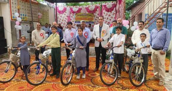 Meritorious students were felicitated in the annual function of Manoh School