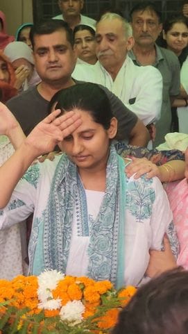 Mother became emotional after seeing son's dead body, father said- Don't cry, my son came wrapped in the tricolor