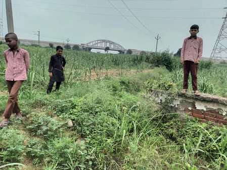 Three plans of the principals passed, the boundary wall of the school was not repaired