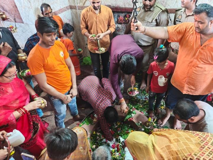 Shiva devotees throng, Shivalayas echo