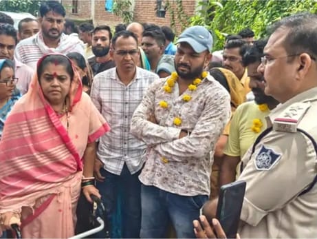 Ahead of minister Prahlad Patel's event in Bharveli, 15 panchs were seated in the police station