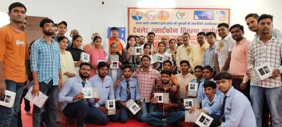 40 students received tablets, their faces lit up
