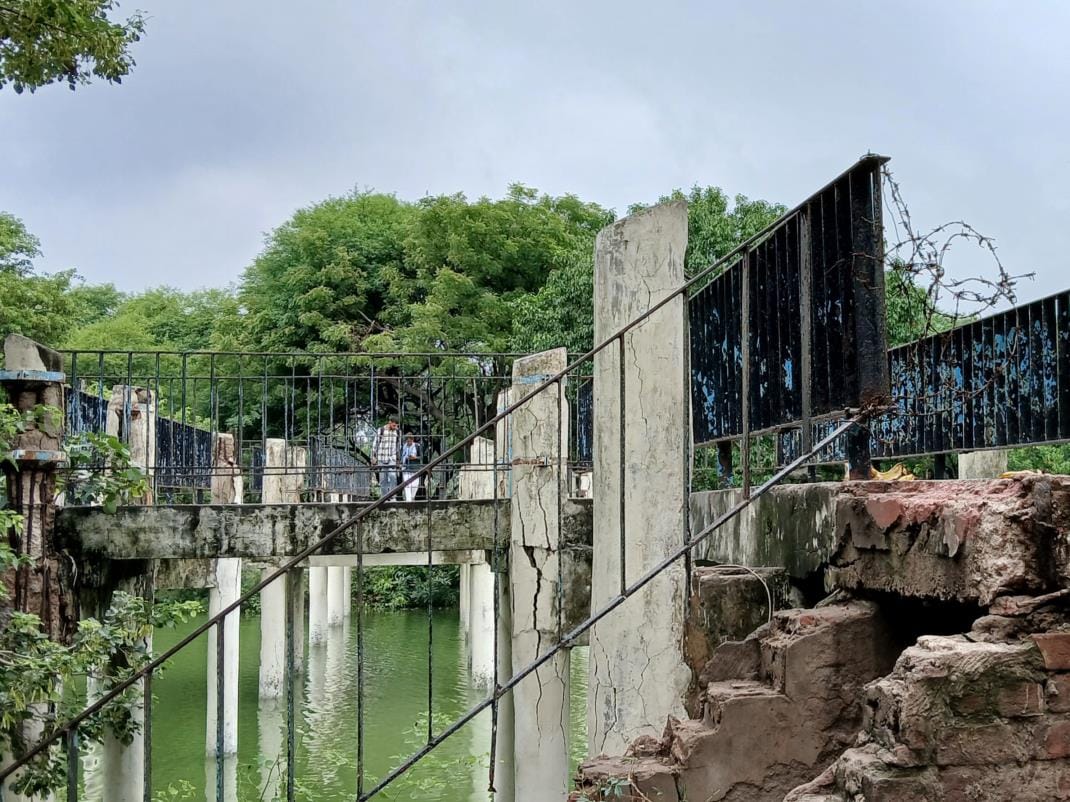 The condition of Tiliyar lake... both bridges broken, garbage spread in the water
