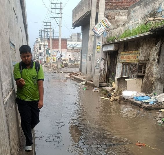 Water filled under Hansi Road bridge