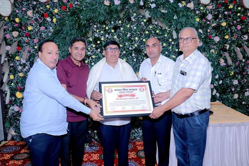 Principal Baljeet Goyat received Balbir Chand Memorial Teacher Award