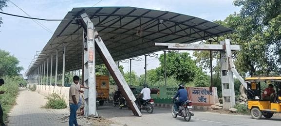The girder of the underpass of Rohtak Road Mini Bypass broke and fell