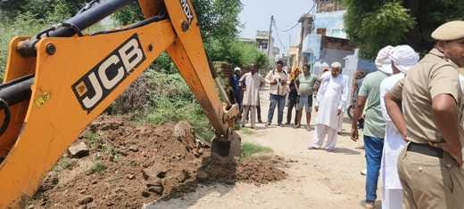 Drains were cleaned under police surveillance in village Kablana