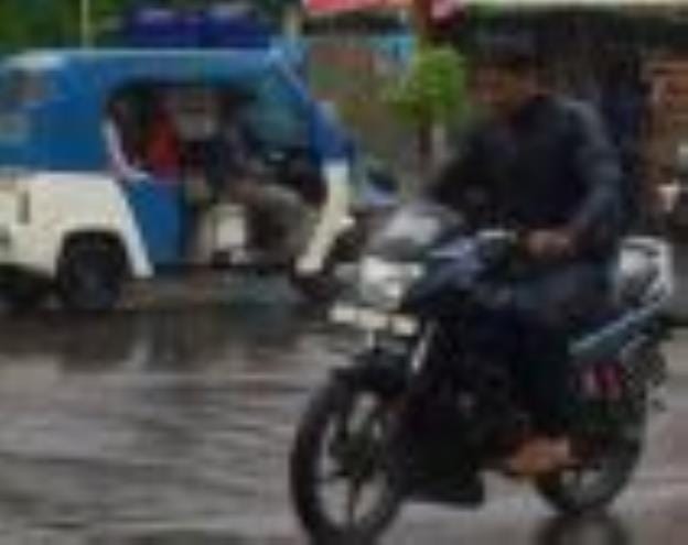 Only clouds thundered in Sawan, people yearned for rain