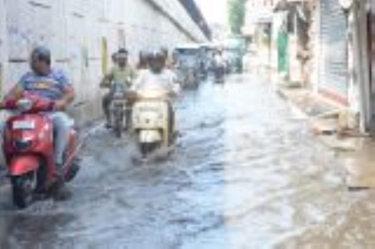 Drizzle at many places in the capital, chances of rain today too, relief from heat