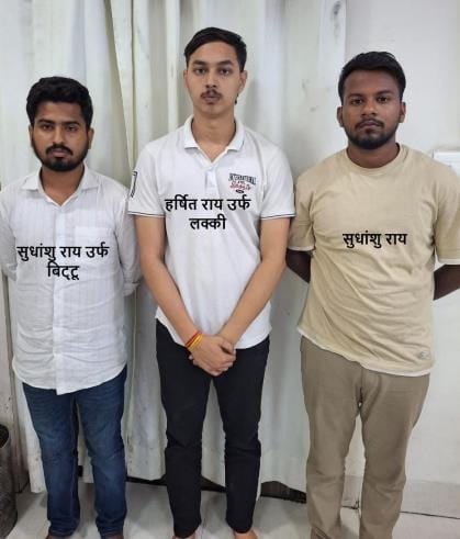Three smugglers arrested with illegal weapons
