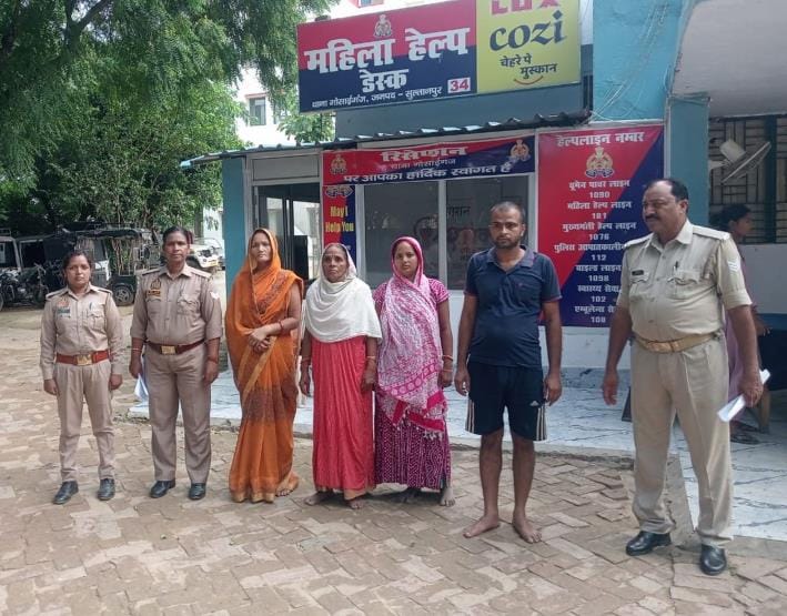 English   Police team attacked in Gosainganj, Daroga- constable injured