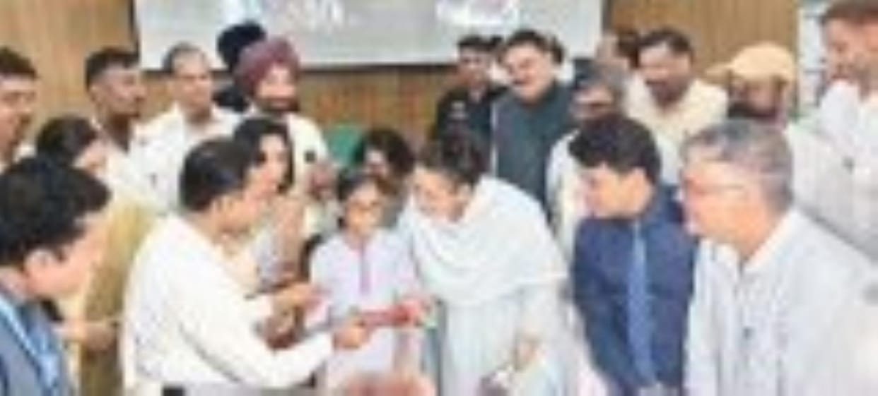 Eyes of 21 lakh students will be examined in 14,267 schools of the state: Health Minister