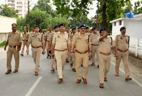 Traffic personnel sweated it out to stop vehicles on route diversion