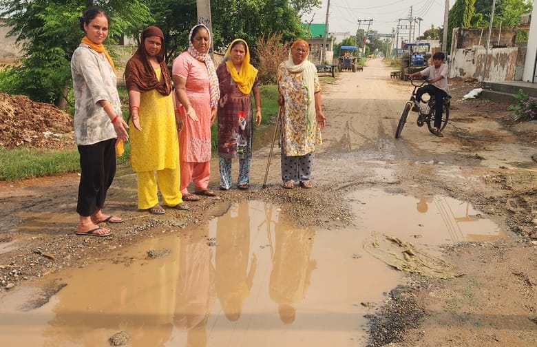 Road in Tatka dilapidated due to waterlogging and potholes, villagers troubled