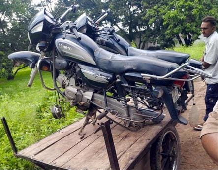 Thieves took away the tyres, batteries and silencers of four bikes