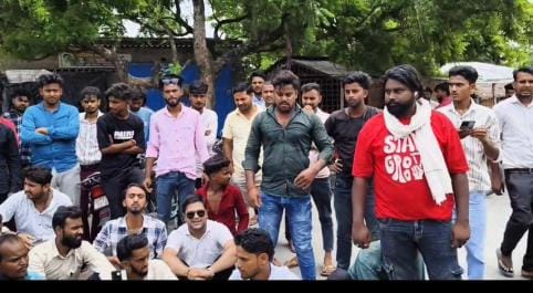 People got angry over power cuts, road got blocked