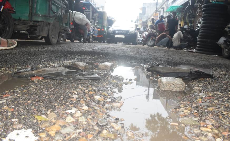 Meerut Police Raid Sotiganj Scrap Warehouses, Seize Old Auto Parts from Haji Galla’s Premises