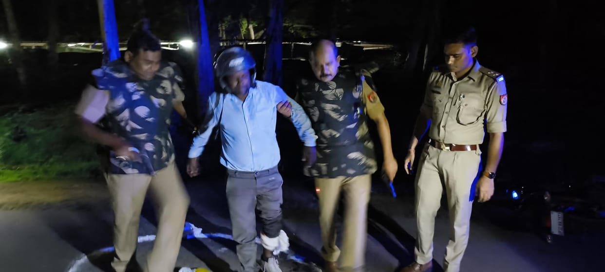 In the encounter, the miscreant got shot in the leg and was arrested