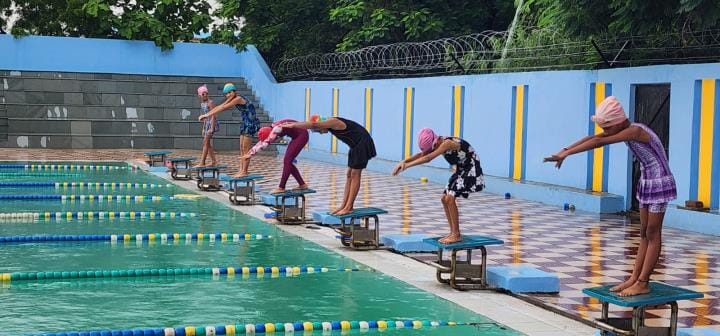 Sports festival begins with swimming competition