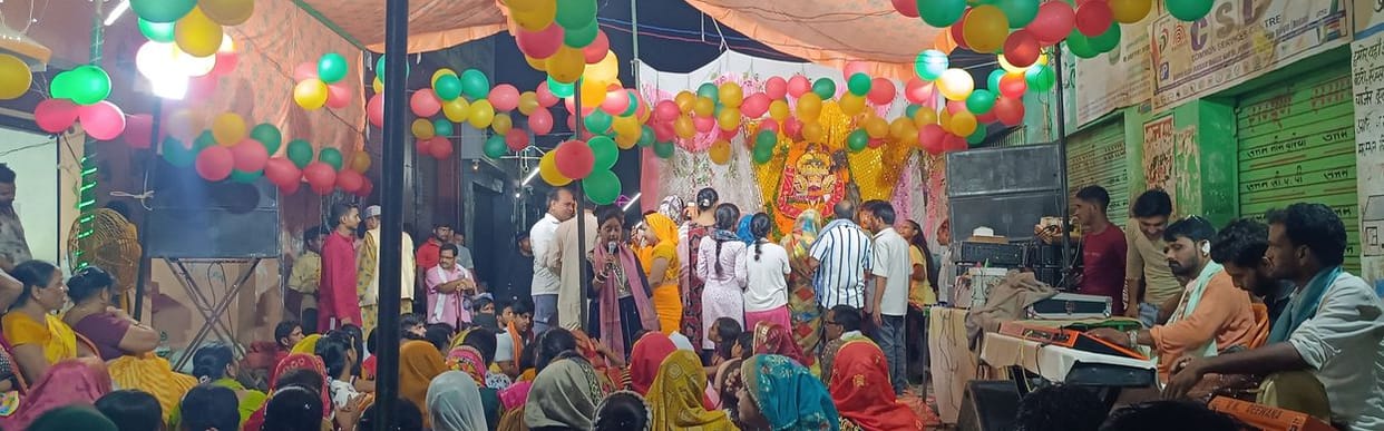 Devotees danced in the kirtan of Khatu Shyam Baba