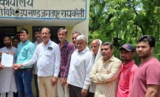Consumers surrounded the electricity office