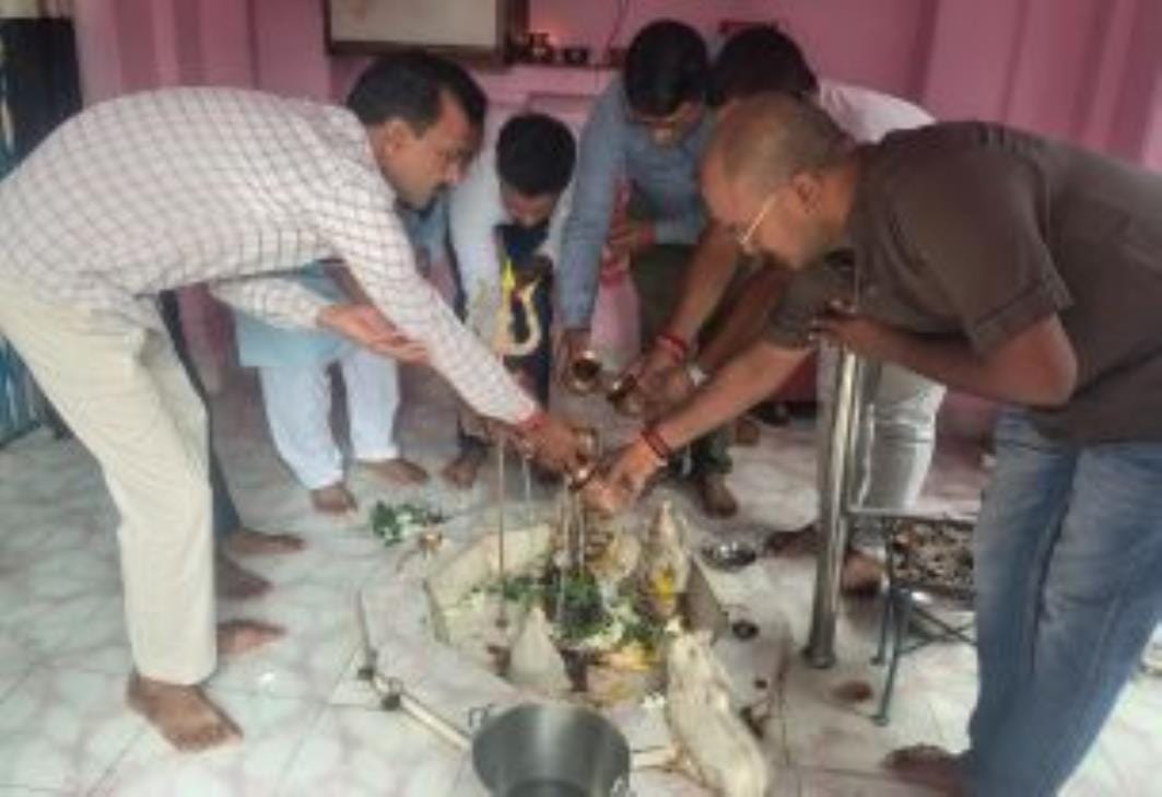 Devotees performed Jalabhishek in Shiva temples