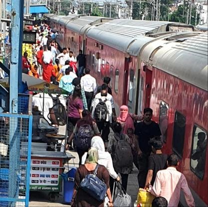 Crowd increased, special trains started operating, bus trips increased