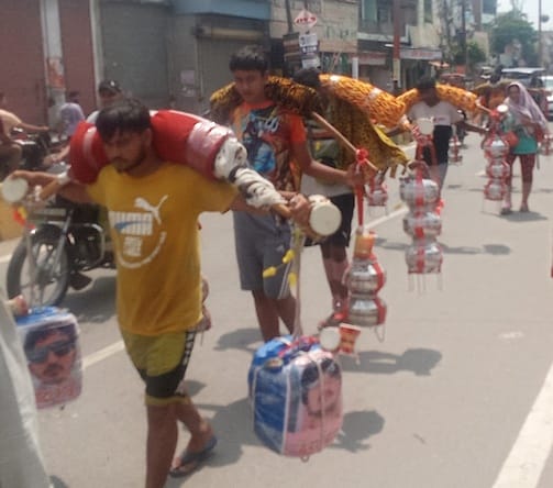 Movement of heavy vehicles stopped on Kanwar route