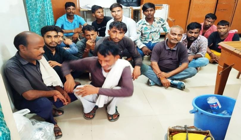 13 illegal vendors caught from train and station during checking