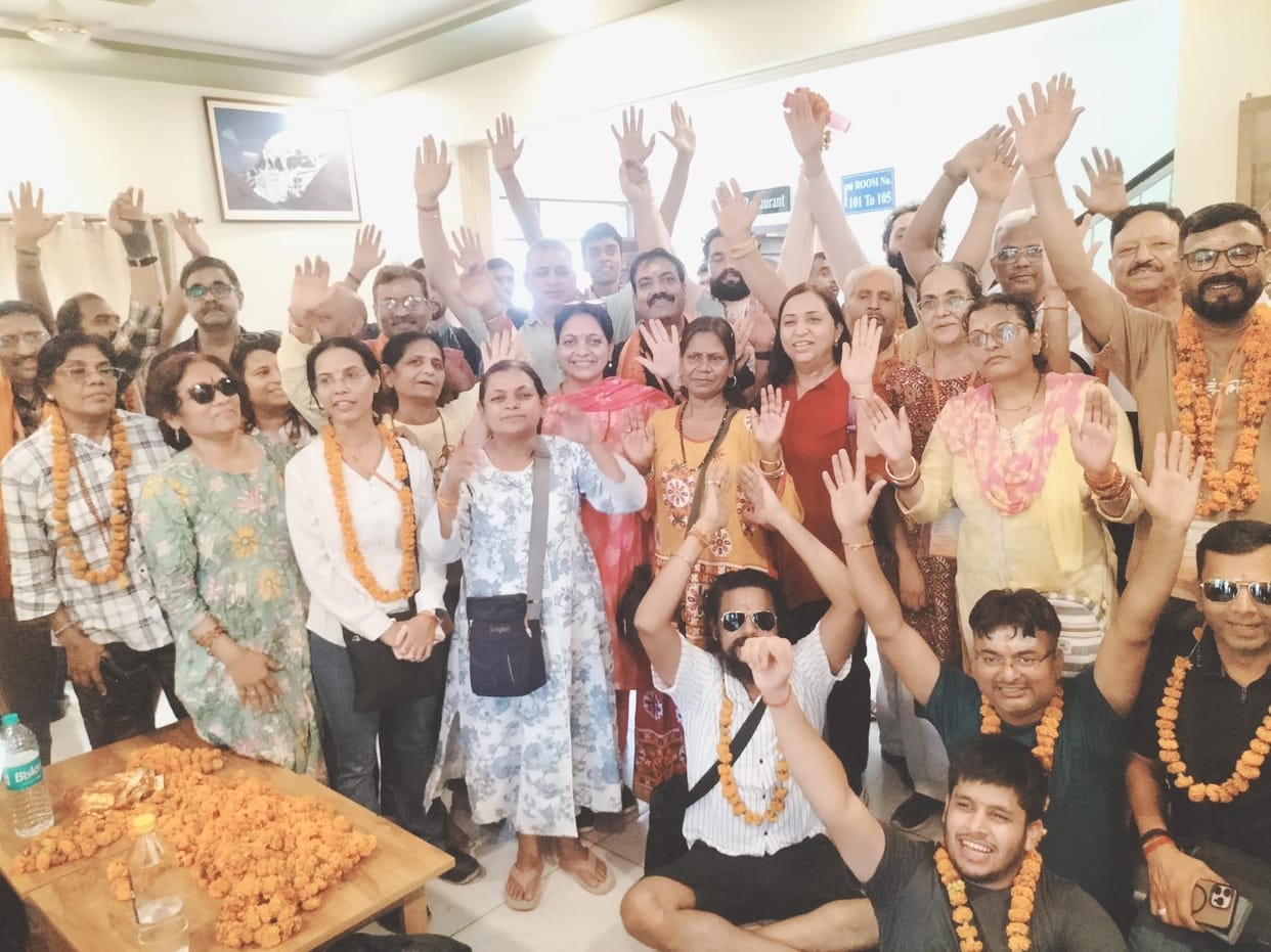 Devotees danced with the chants of Har-Har Mahadev.