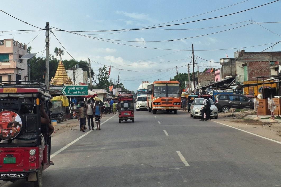Roadways buses do not stop at Babaganj, you have to pay 17 rupees extra