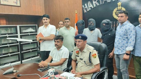 Police solved the mystery of robbery of 50 lakhs from jewelers, three accused arrested