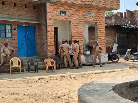 A youth was beaten up over tarakshi in the graveyard, communal tension between two parties
