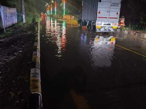 Roads filled with water due to 30 minutes of rain