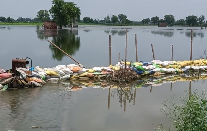 Drainage from submerged fields accelerated due to overflow drain, waterlogging reduced by one and a half feet