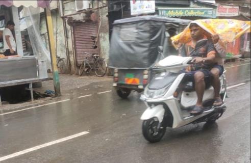 9.8 mm of rain fell, some got drenched while going to school and some to office