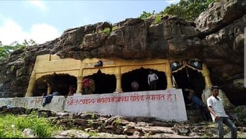 बुधनी स्थित टपकेश्वर महादेव मंदिर